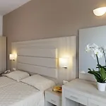 Africa 2* Rhodes City