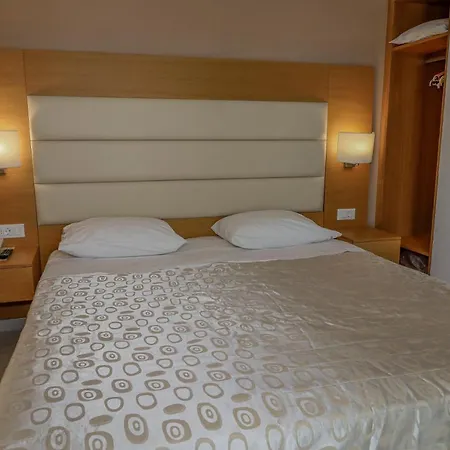 アフリカ ホテル 2*