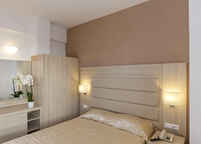 Africa 2* Rhodes City